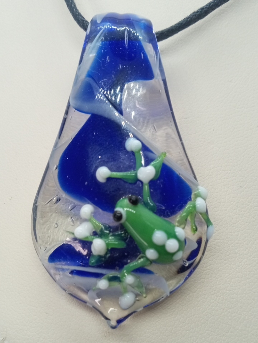 ARTISAN GLASS FROG ON A RAINDROP - Picture 10 of 10